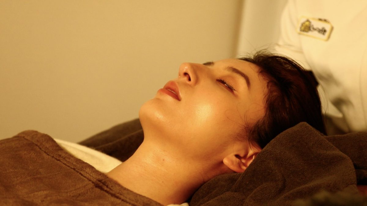 ドライヘッドスパの施術風景